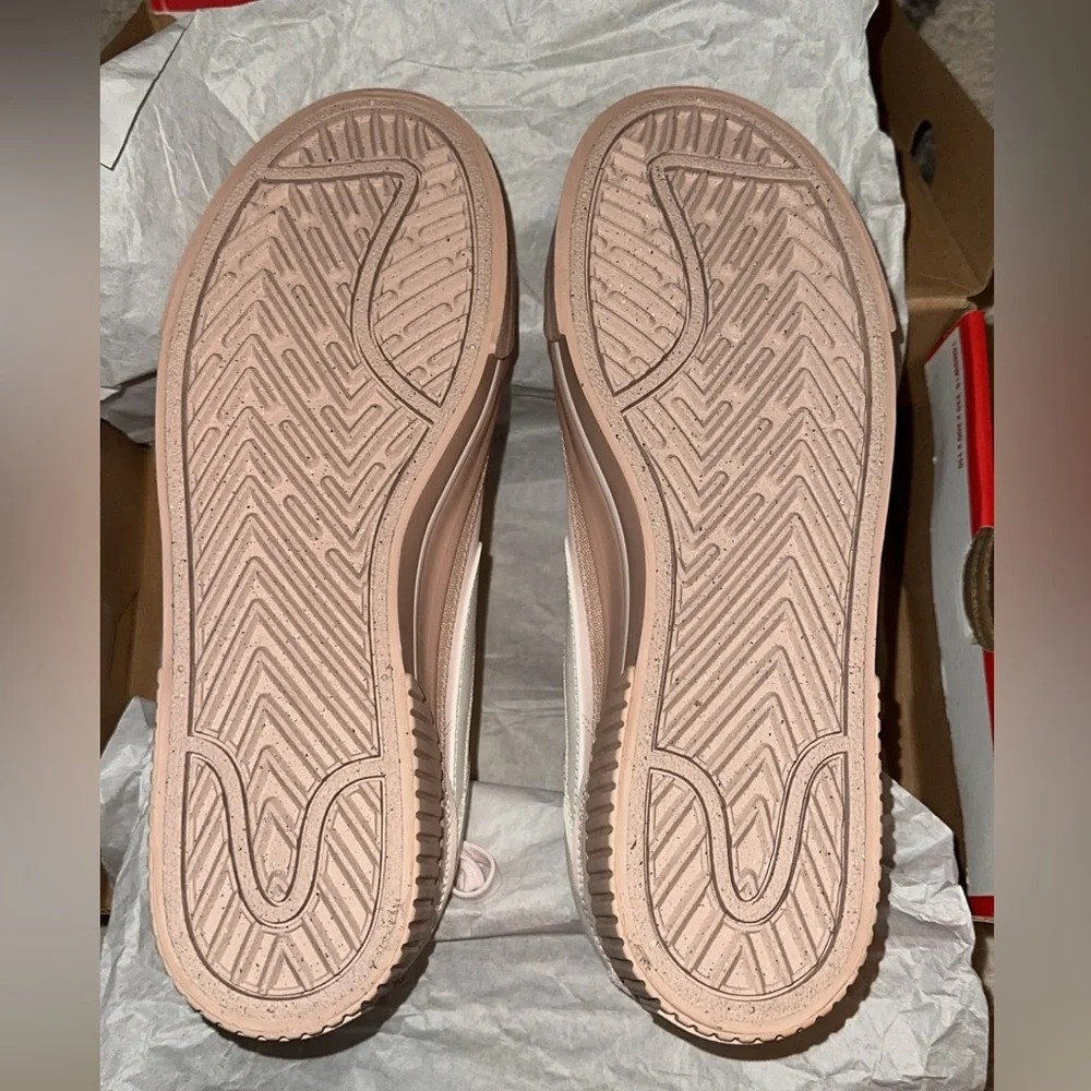 Nike Court Legacy Lift - Women’s Size 10